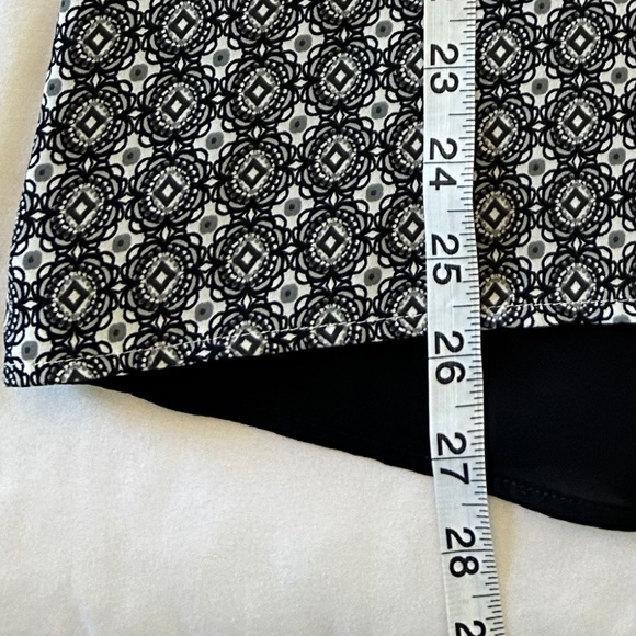 EXPRESS Barcelona Cami Spaghetti Strap Black White V-Neck Sleeveless Tank Blouse - Picture 11 of 11